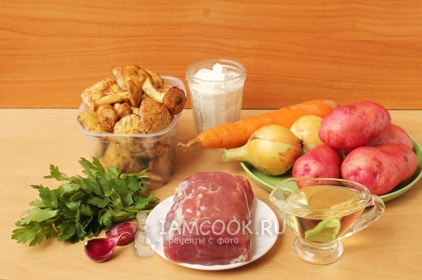 Ingredientes para papas en macetas con carne y champiñones
