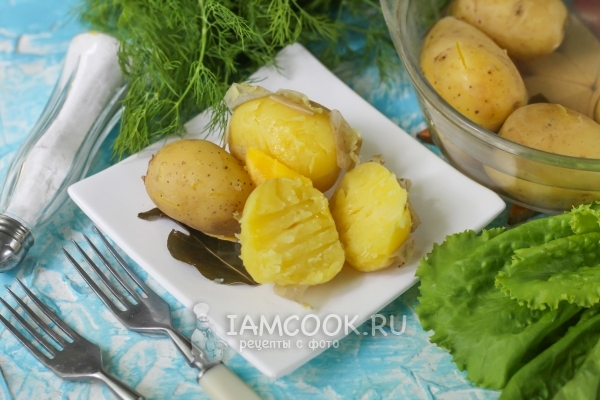 Recipe for potatoes in a uniform in a microwave oven
