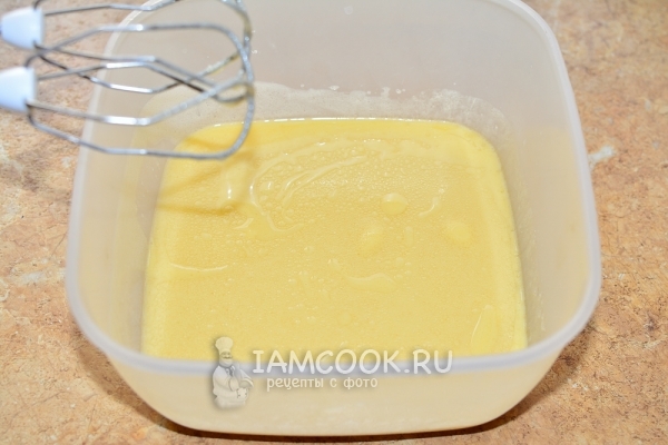 Combina la margarina con el azúcar