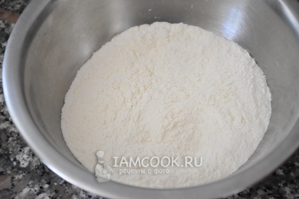 Campurkan tepung dengan baking powder