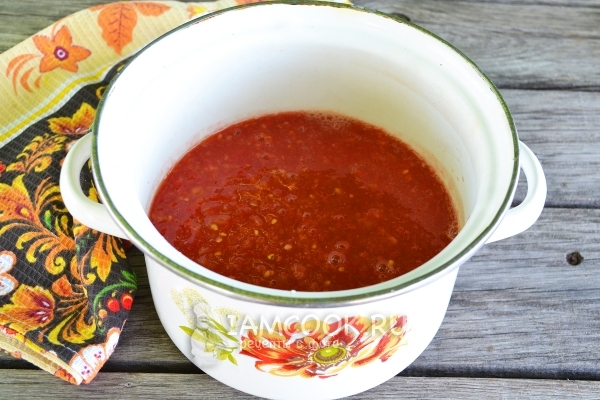 Prijenos rajčice u posudu