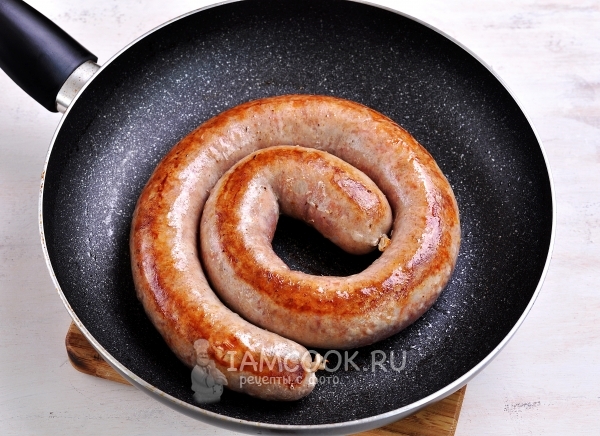 Put the sausage in the pan