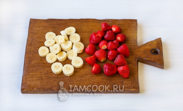 切草莓和香蕉