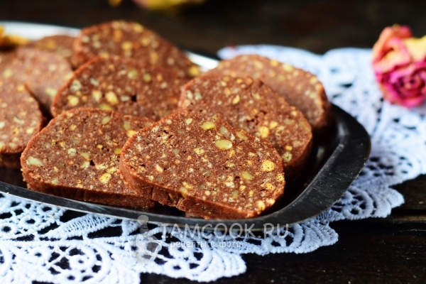 Foto de la salchicha de chocolate hecha de galletas con leche condensada
