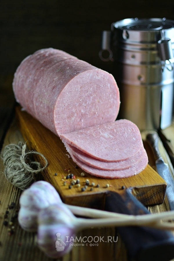 وصفة للسجق من اللحم المفروم في لحم الخنزير