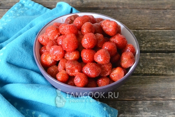 Αφαιρέστε το μίσχο φράουλας