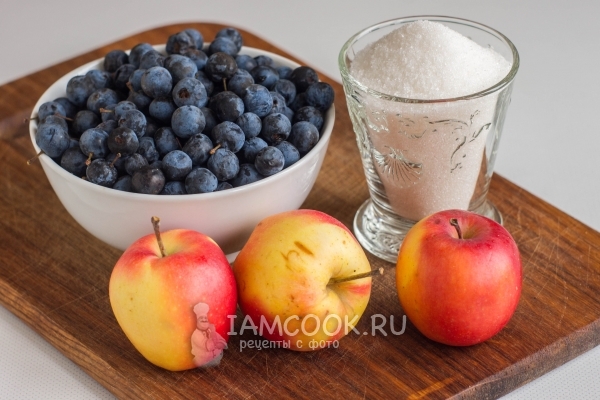 Съставки за компот от трън (плодове от черна торта) и ябълки за зимата