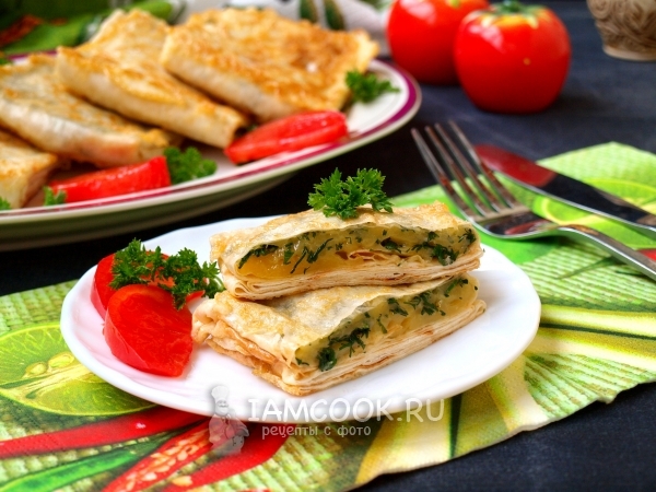 Foto del pan de pita con queso y verduras