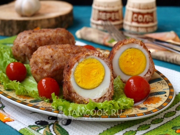 Foto von Schnitzel mit Ei innen (mit Ei gefüllt)