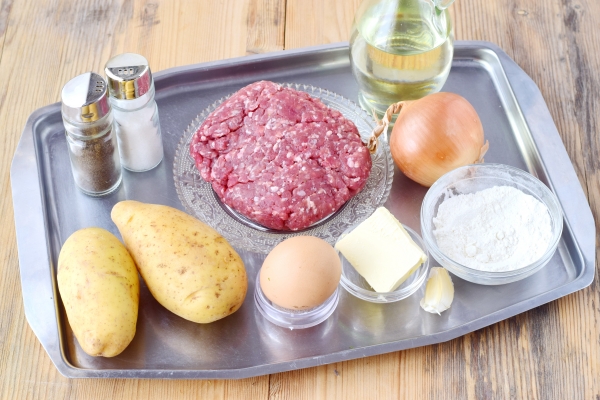 Ingredienti per le cotolette di patate con carne macinata