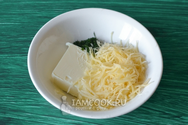 Kombinieren Sie Butter, Käse und Dill