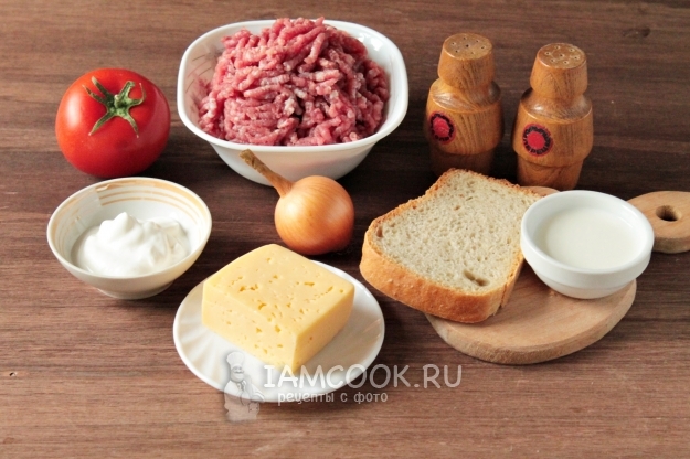Ingredientes para chuletas con tomate y queso en el horno