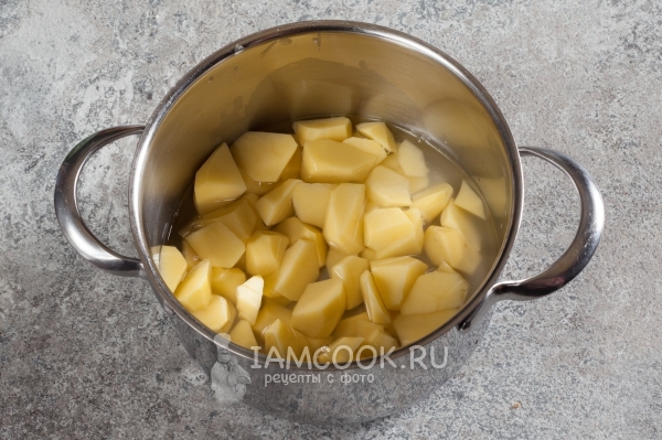 Put in pot with water potatoes