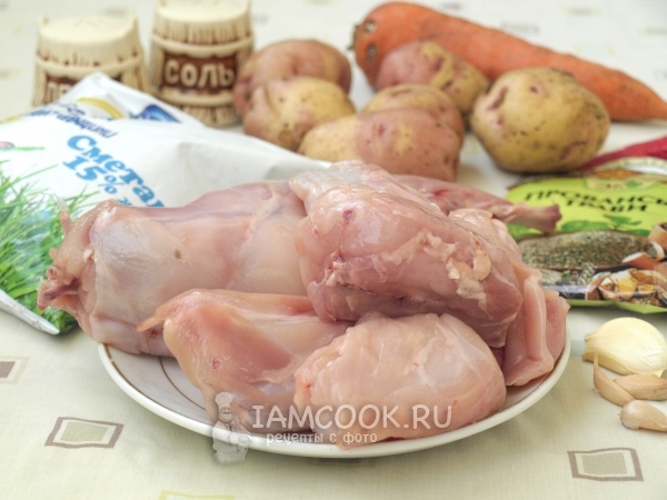 Ingredientes para conejo con patatas en el horno