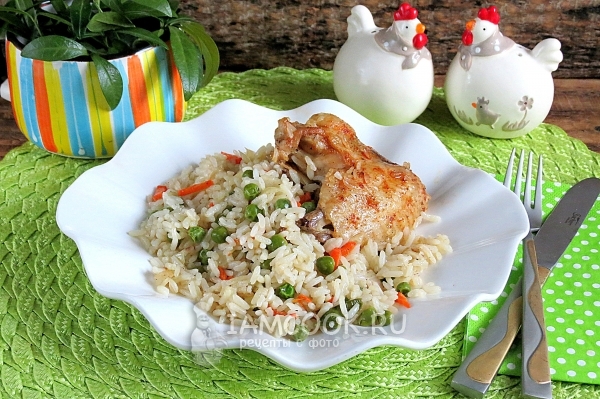 Пилешка рецепта с ориз и зелен грах във фурната
