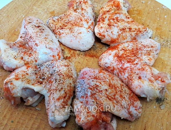 Изперете пиле със сол и подправки