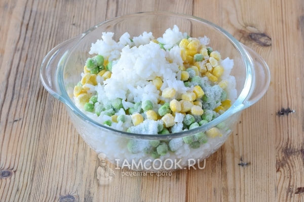 用米饭混合蔬菜