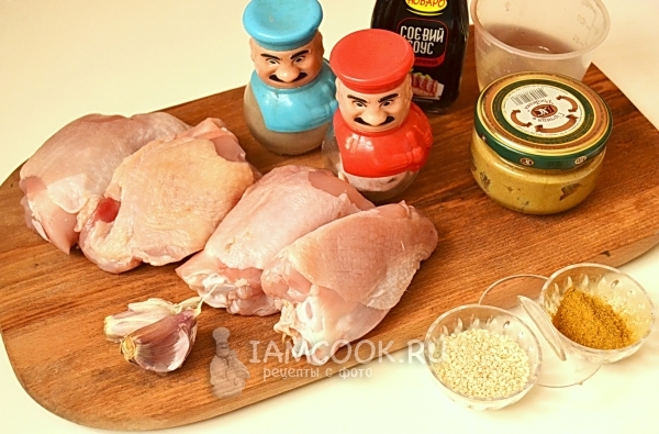Συστατικά για τους μηρούς κοτόπουλου στο φούρνο σε αλουμινόχαρτο
