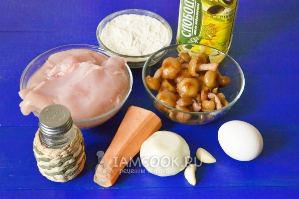 Ingredienser til kyllingekoteletter med svampe