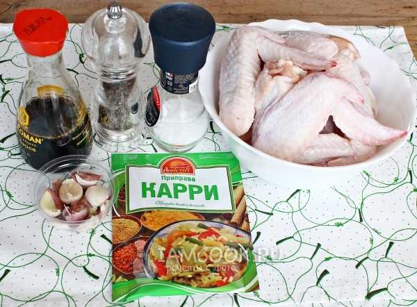 Ingredienti per ali di pollo in marinata di soia e aglio
