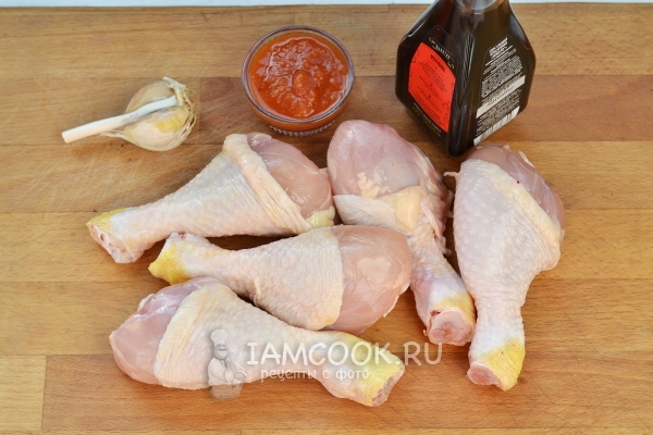 Ingredientes para las piernas de pollo en salsa de soja en el horno