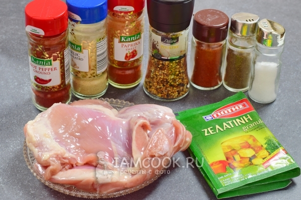 Συστατικά για ρολό κοτόπουλου με ζελατίνη σε μεμβράνη τροφίμων