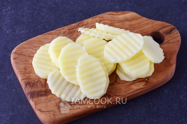 Нарежете картофите