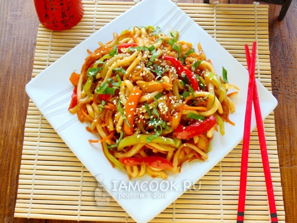 Ricetta per noodles udon con calamari e verdure