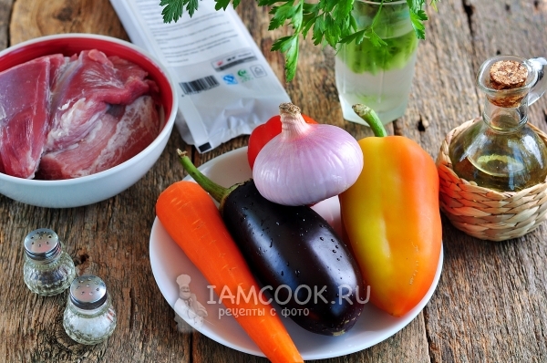 Ingredientes para udon fideos con carne de cerdo y verduras