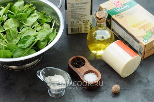 Ingredienser til lasagne med spinat og ost