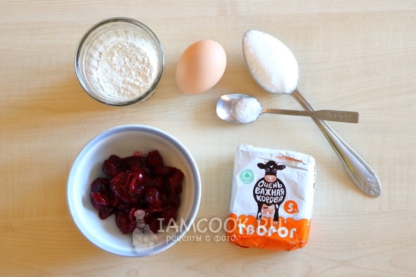 Ingredients for lazy dumplings with cherries