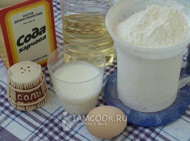Ingredienser til brødruller på surmælk i stegepande