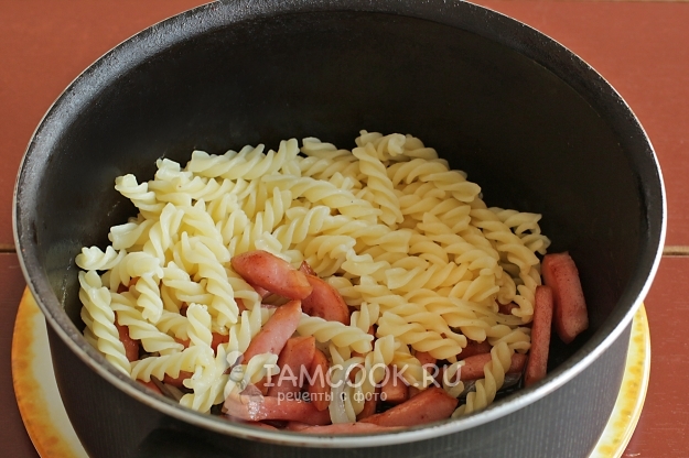 Stavite tjesteninu na kobasicu