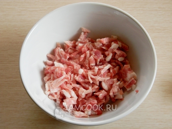 Κόψτε το κρέας σε κομμάτια