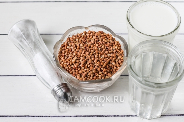 Ingredientes para gachas de trigo sarraceno en un multivark