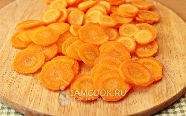 Κόψτε τα καρότα σε κύκλους