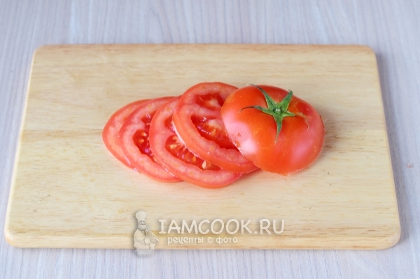 Leikkaa tomaatti