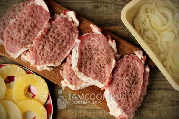 Στρίψτε το κρέας με μπαχαρικά