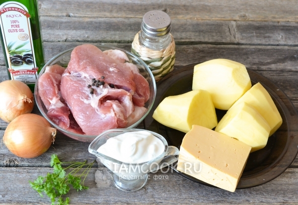 Ingredients for meat in French with potatoes and minced meat