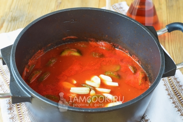 Rebus timun dalam jus tomat