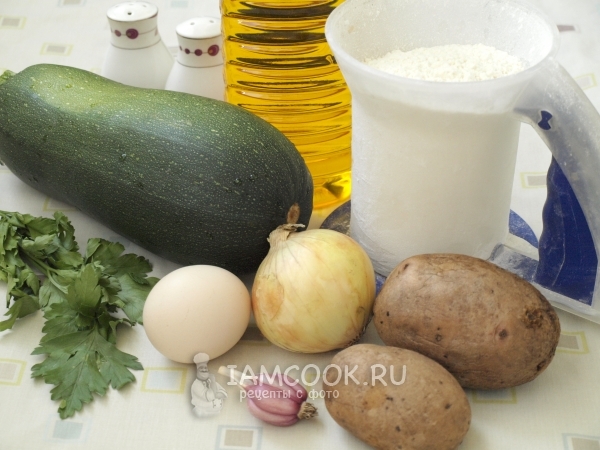 Ingredienser til pandekager fra courgetter og kartofler