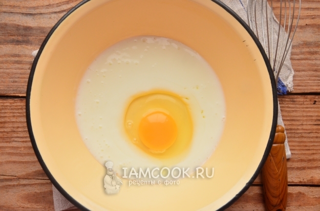 Campurkan yogurt dan telur