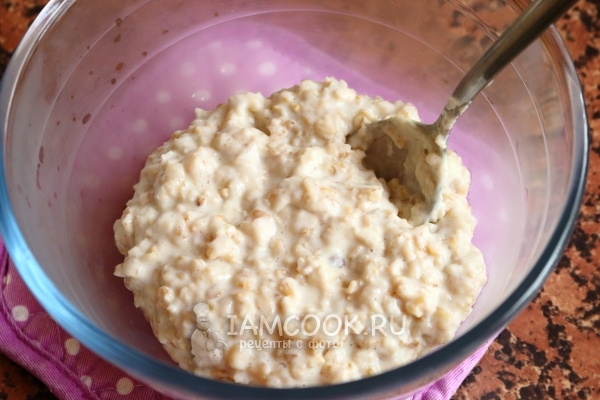 Put the porridge in a bowl