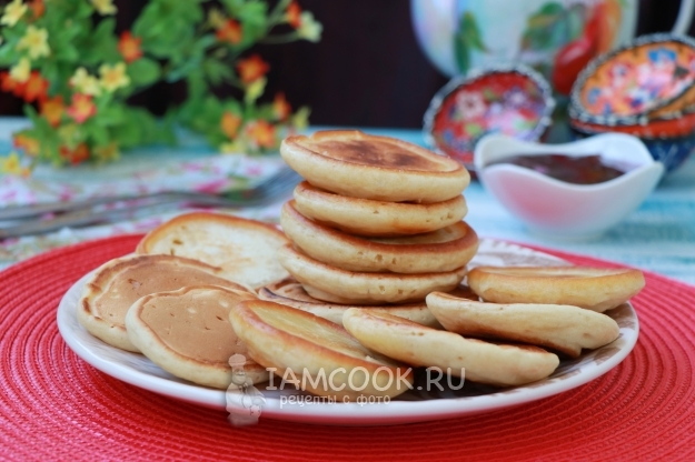 Immagine di pancake su latte acido senza uova