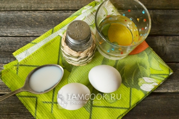 Ingredienser til omeletter i mikrobølgeovnen til børn