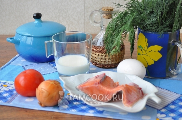Ingredienser til omelet med pink laks i ovnen
