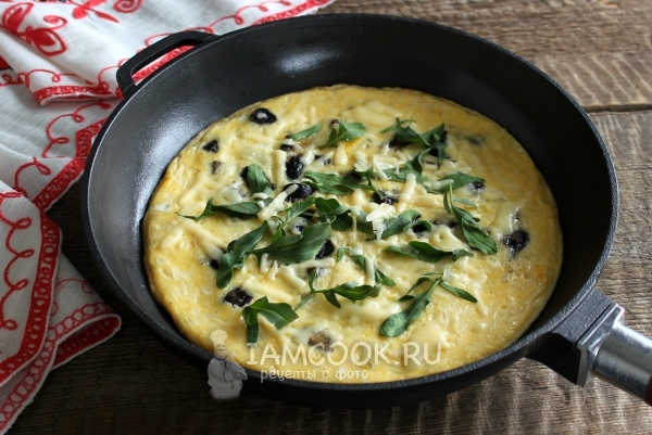 Foto omelet dengan jamur dan keju