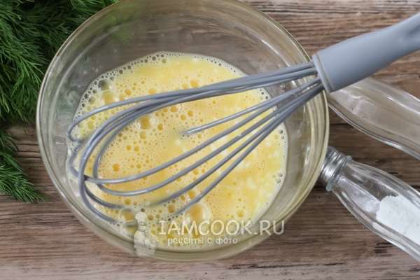Batir el huevo con mayonesa