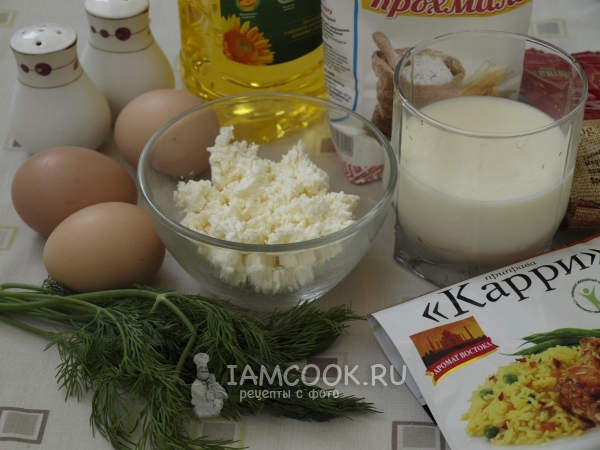 Ingredienser til omelett med hytteost i stegepande
