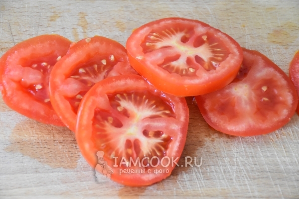Schneide die Tomate ab
